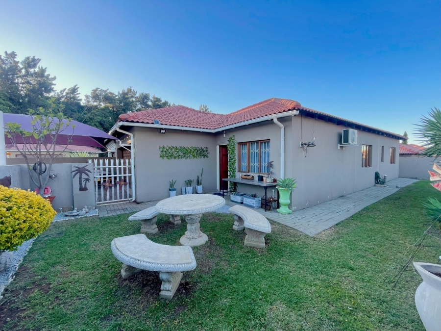 4 Bedroom Property for Sale in Waterval East North West